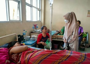 DW RSUD Dompu Bagi Takjil Buka Puasa Untuk Petugas dan Keluarga Pasien