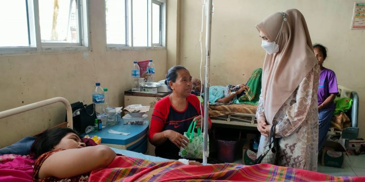 DW RSUD Dompu Bagi Takjil Buka Puasa Untuk Petugas dan Keluarga Pasien