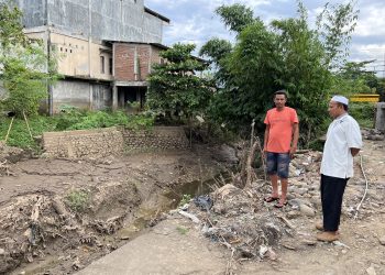Warga Bantaran Sungai Kandai dan Simpasai Keluhkan Pekerjaan Proyek Pengerukan