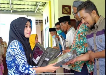 Nikmati Ramadhan, Lilis Suryani Berbagi dengan Kaum Lemah