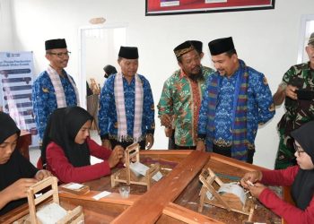 Bupati Dompu Resmikan Rumah Produksi Rokok Kretek