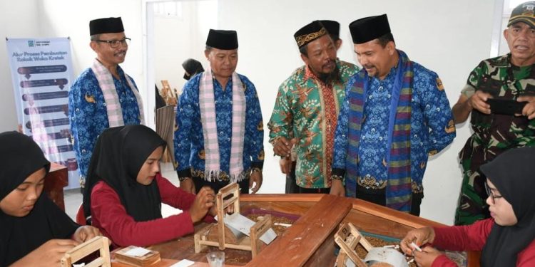 Bupati Dompu Resmikan Rumah Produksi Rokok Kretek