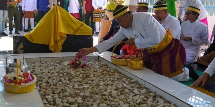 PJ Gubernur NTB Sarankan Pengusulan Sultan Manuru Kupa Sebagai Pahlawan Nasional