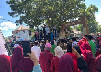 Ribuan Warga Dompu bersama AMAN Turun Jalan Nyatakan Perang Terhadap Narkoba