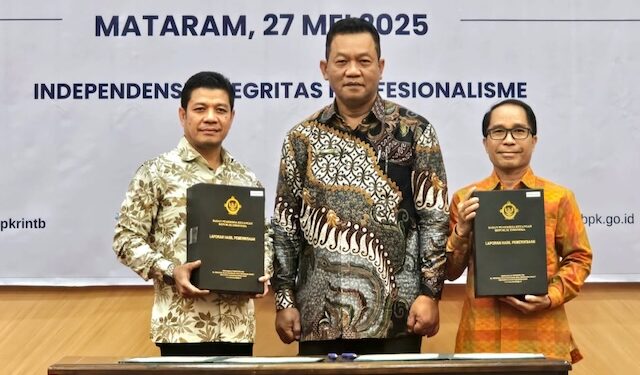 Bupati Dompu Terima Penghargaan WTP Atas LKPD Tahun 2024