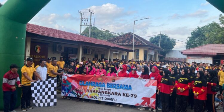Semarak Hari Bhayangkara Polres Dompu, Senam Budaya, Jalan Sehat, Tarik Tambang hingga Lomba Memasak