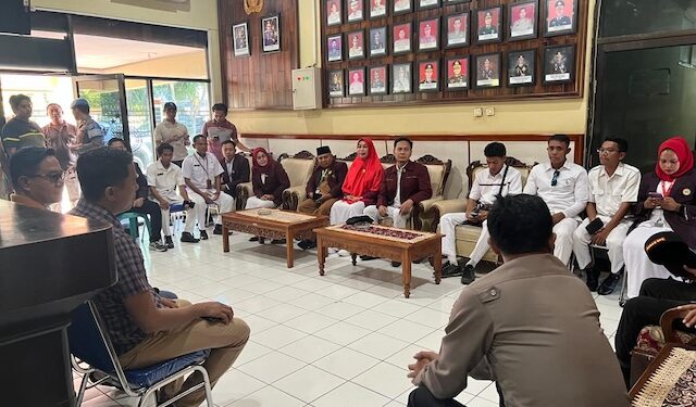 Ratusan Tenaga Perawat Unjukrasa di Polres Dompu Tuntut Adili Pemilik Akun FB Reza Dompu