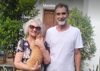 Tunggu Tarian Massal, Wisman di Lakey Tunda Checkout