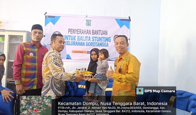 Bareng Penyuluh KB, OTA Kelurahan Doro Tangga Berbagi Telor