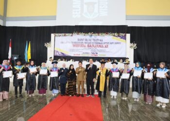 STKIP Yapis Dompu Wisuda 259 Mahasiswa dari Sejumlah Prodi