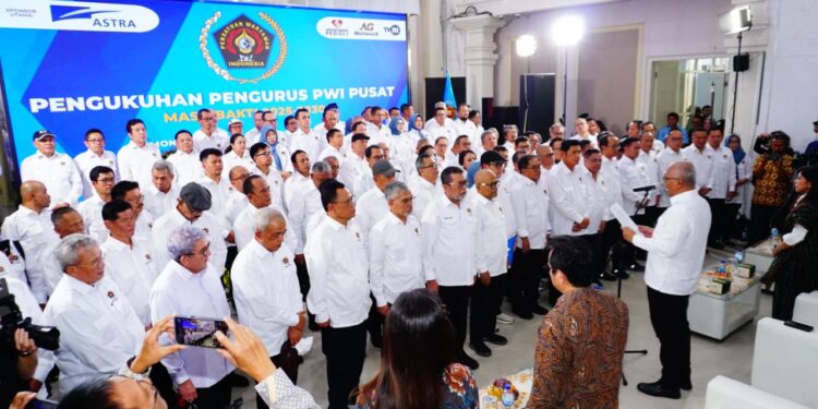 Pengurus PWI Pusat Periode 2025-2030 Resmi Dikukuhkan di Monumen Pers Solo
