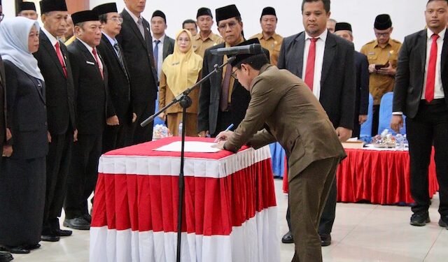 Mutasi Pertama, Pemkab Dompu Rolling 15 Pimpinan OPD