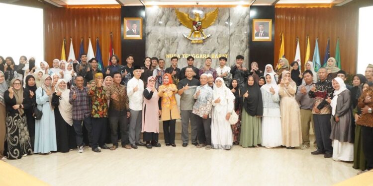 Gemilang Center Lepas 27 Putra Terbaik NTB Untuk Lanjut Studi di AIU Malaysia