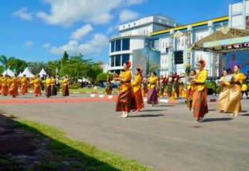 Lesehan di Usia Dompu 211 Tahun : Simbol Kesetaraan atau Sekadar Seremoni  ?