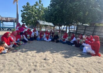 Rajut Silaturrahmi di Pantai Wadu Jao, The Rosca Family Ceria Gelar Arisan Kemerdekaan